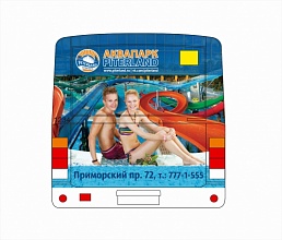 Петербургский аквапарк "Питерлэнд" рекламирует себя с помощью общественного транспорта и АЗС.  